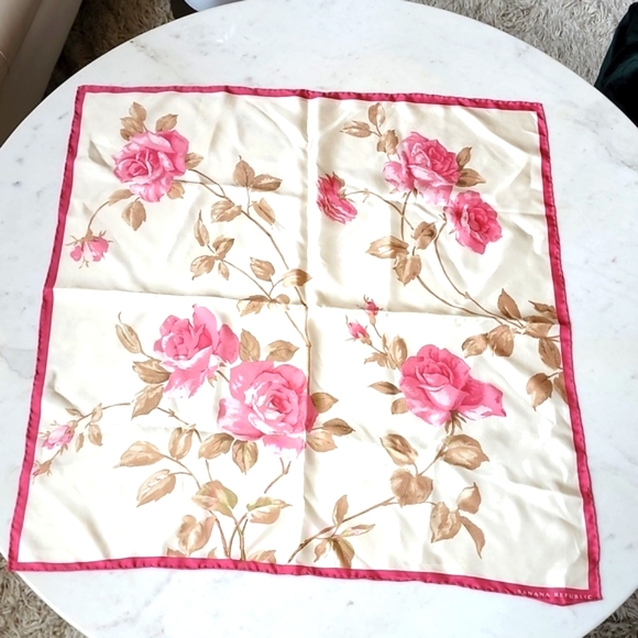 Banana Republic Accessories - Banana Republic beautiful silk cream and roses scarf 29" square